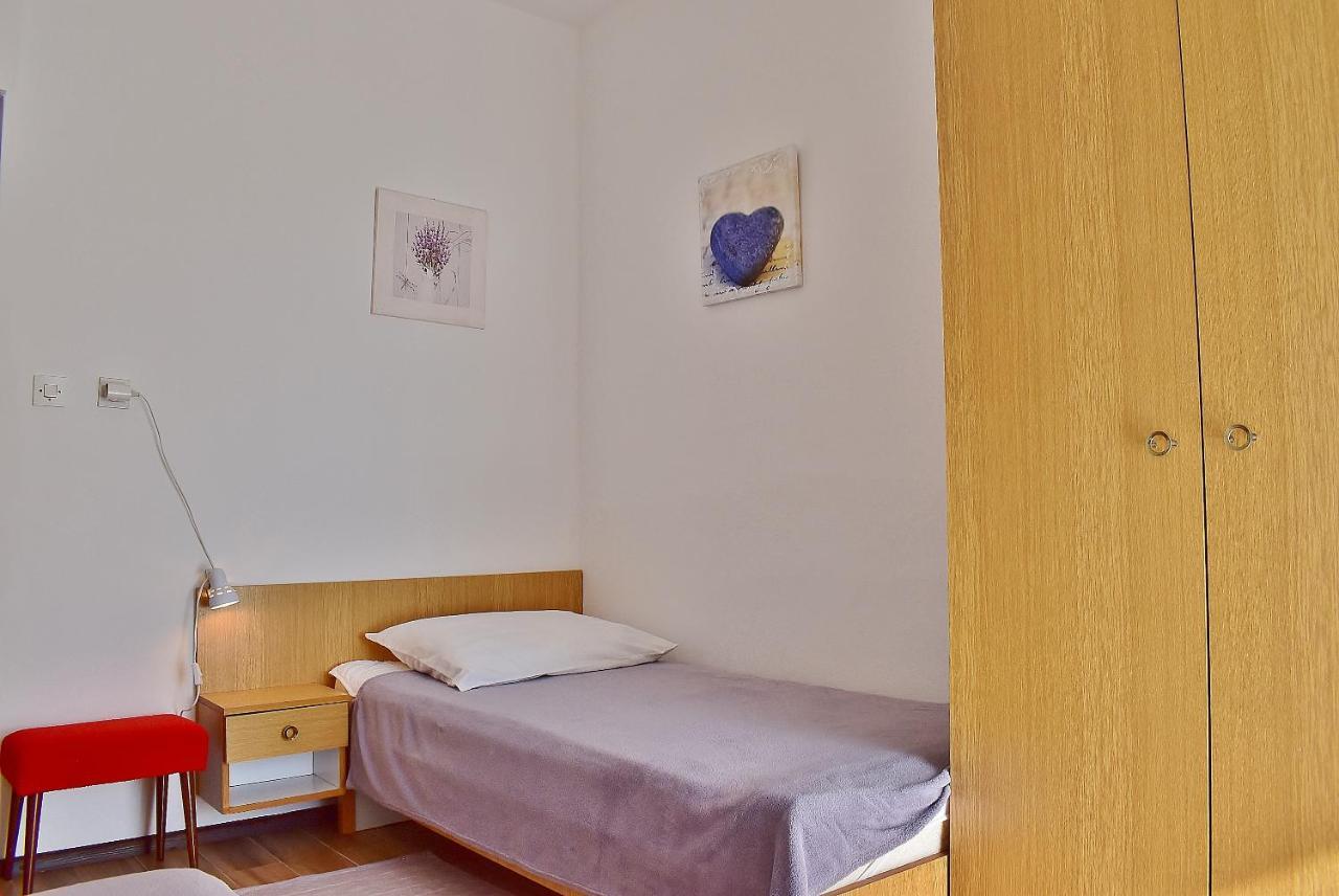 Apartments Zenko Rab Town Exterior photo
